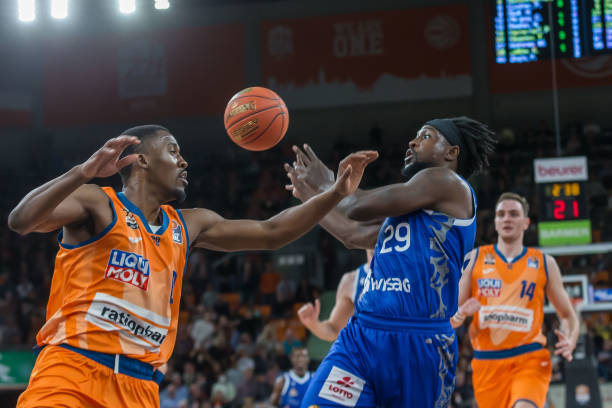 也展现出一 也展现出一